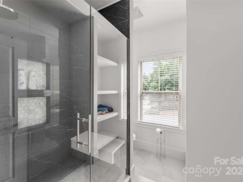 2103 Saddleridge Drive, Waxhaw, NC 28173.  MLS# CAR4305035, YatesRealty ID 723. Jack & Jill Bathroom