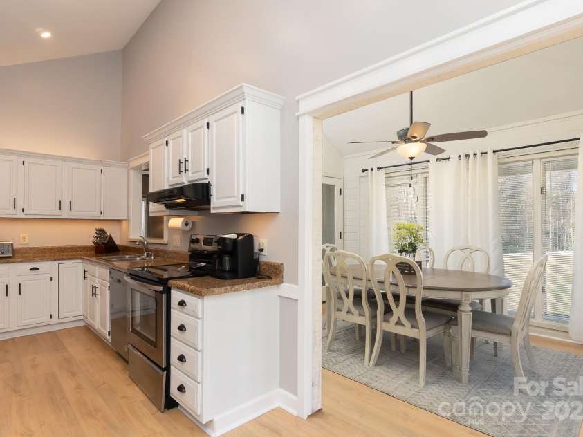100 Donna Drive, Franklin, NC 28734.  MLS# CAR4268376, YatesRealty ID 7231. 
