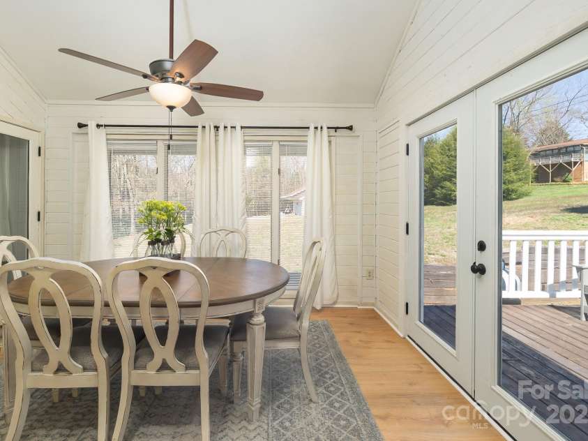 100 Donna Drive, Franklin, NC 28734.  MLS# CAR4268376, YatesRealty ID 7231. 