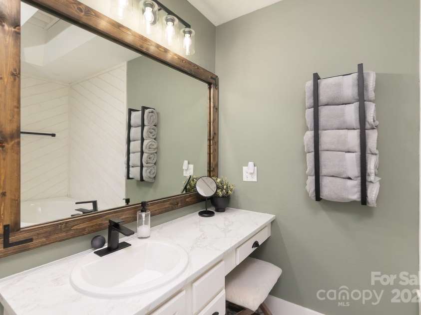 100 Donna Drive, Franklin, NC 28734.  MLS# CAR4268376, YatesRealty ID 7231. 