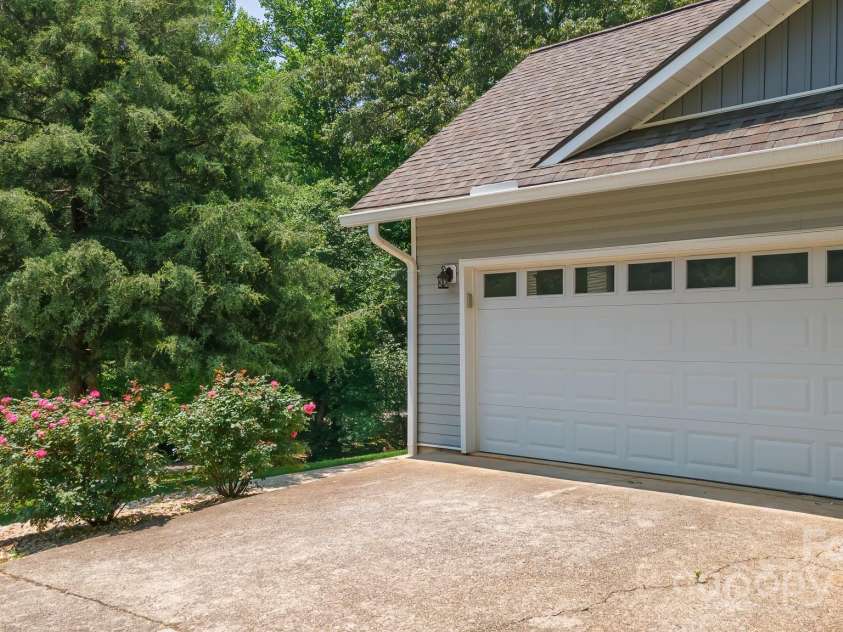 100 Donna Drive, Franklin, NC 28734.  MLS# CAR4268376, YatesRealty ID 7231. 