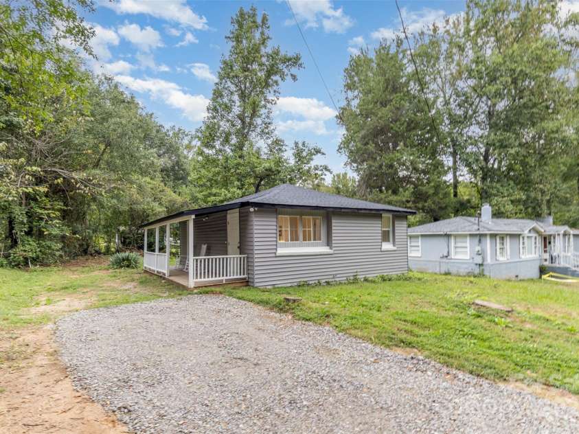 5825 Greene Street, Charlotte, NC 28269.  MLS# CAR4229042, YatesRealty ID 7232. 