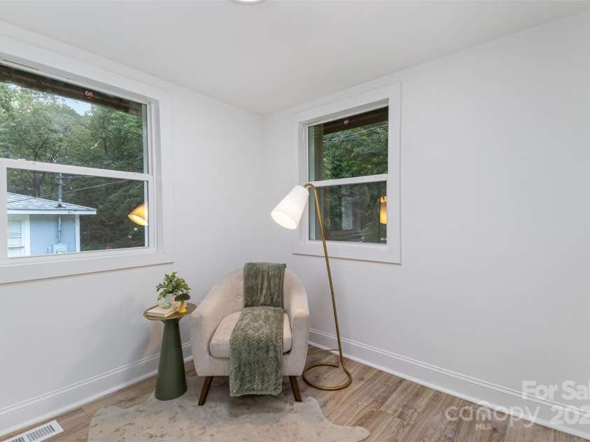 5825 Greene Street, Charlotte, NC 28269.  MLS# CAR4229042, YatesRealty ID 7232. 