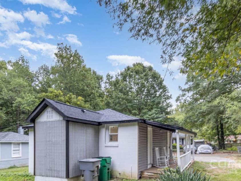 5825 Greene Street, Charlotte, NC 28269.  MLS# CAR4229042, YatesRealty ID 7232. 