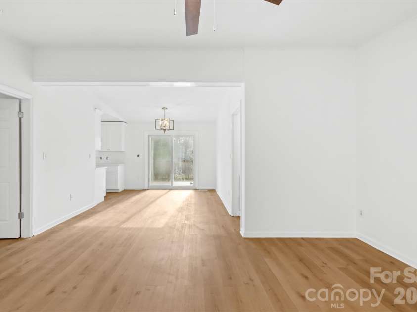 8122 Strawberry Point Drive, Charlotte, NC 28215.  MLS# CAR4357578, YatesRealty ID 7233. 