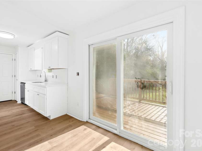 8122 Strawberry Point Drive, Charlotte, NC 28215.  MLS# CAR4357578, YatesRealty ID 7233. 