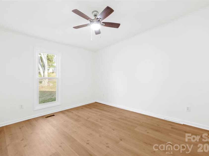 8122 Strawberry Point Drive, Charlotte, NC 28215.  MLS# CAR4357578, YatesRealty ID 7233. 