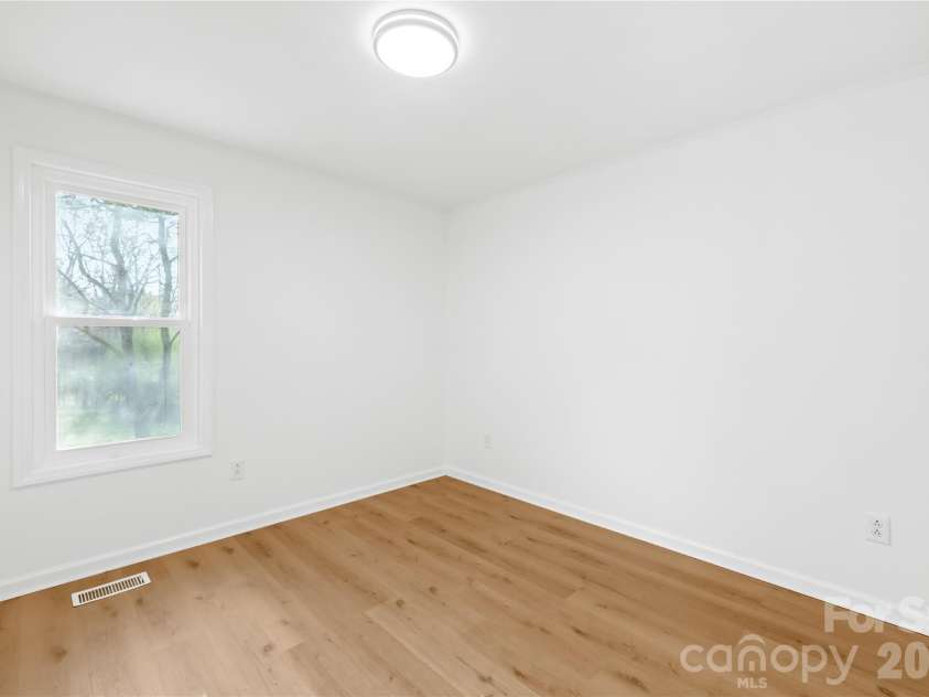 8122 Strawberry Point Drive, Charlotte, NC 28215.  MLS# CAR4357578, YatesRealty ID 7233. 