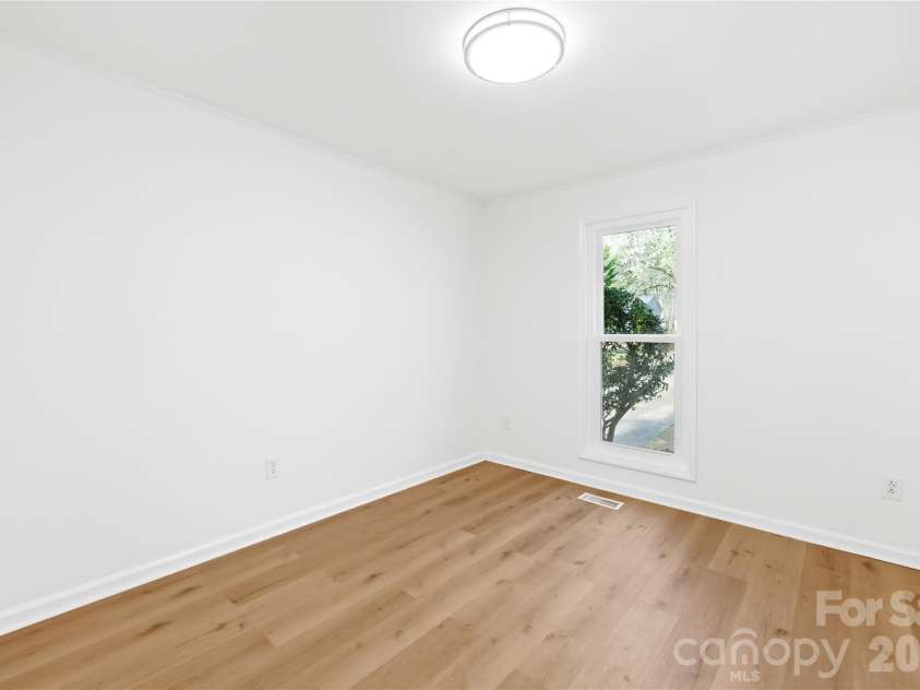 8122 Strawberry Point Drive, Charlotte, NC 28215.  MLS# CAR4357578, YatesRealty ID 7233. 