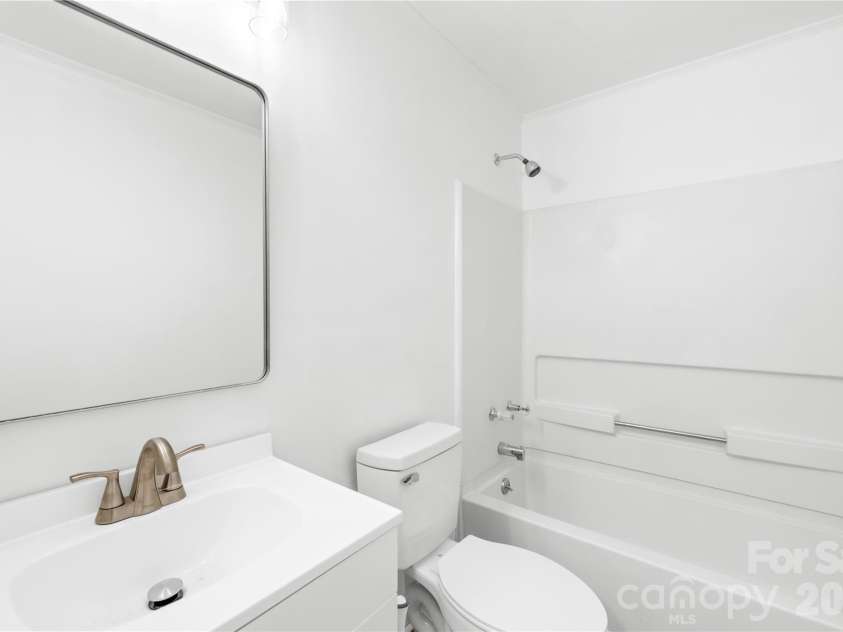 8122 Strawberry Point Drive, Charlotte, NC 28215.  MLS# CAR4357578, YatesRealty ID 7233. 