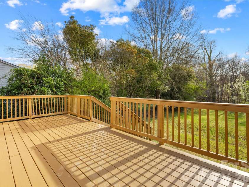 8122 Strawberry Point Drive, Charlotte, NC 28215.  MLS# CAR4357578, YatesRealty ID 7233. 