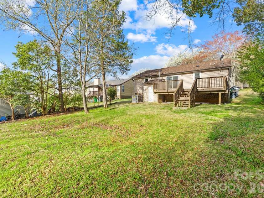 8122 Strawberry Point Drive, Charlotte, NC 28215.  MLS# CAR4357578, YatesRealty ID 7233. 