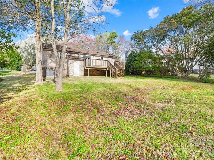 8122 Strawberry Point Drive, Charlotte, NC 28215.  MLS# CAR4357578, YatesRealty ID 7233. 