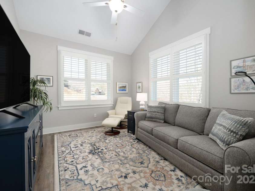 76 Creekside View Drive, Asheville, NC 28804.  MLS# CAR4265172, YatesRealty ID 7234. Bonus Flex Room Ideal for Office or Sitting Room