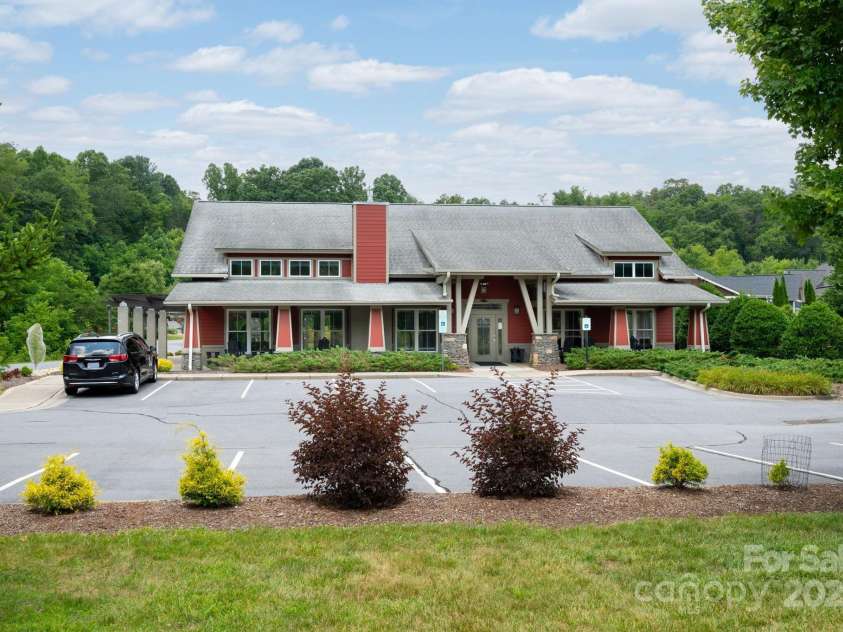 76 Creekside View Drive, Asheville, NC 28804.  MLS# CAR4265172, YatesRealty ID 7234. Clubhouse - Space to Host Gatherings