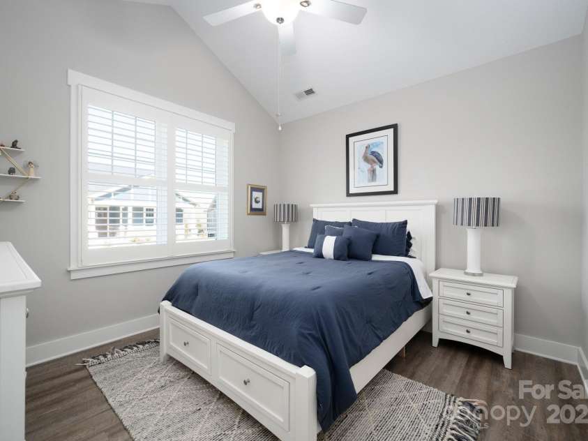 76 Creekside View Drive, Asheville, NC 28804.  MLS# CAR4265172, YatesRealty ID 7234. Inviting Guest Suite