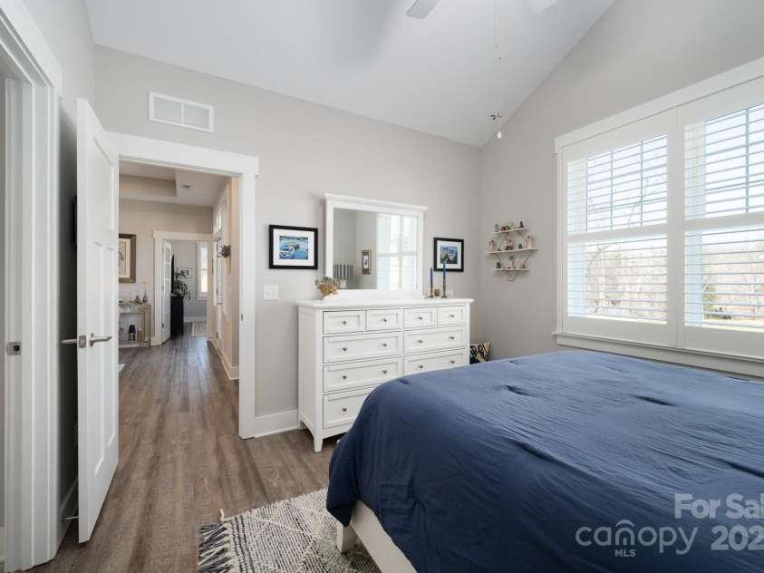 76 Creekside View Drive, Asheville, NC 28804.  MLS# CAR4265172, YatesRealty ID 7234. Move-In Ready