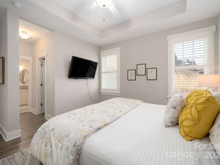 76 Creekside View Drive, Asheville, NC 28804.  MLS# CAR4265172, YatesRealty ID 7234. Primary Suite Features Tray Ceilings and Abundant Light