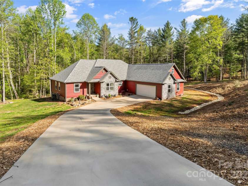 3381 Peninsula Pointe Drive, Valdese, NC 28690.  MLS# CAR4249000, YatesRealty ID 7236. 