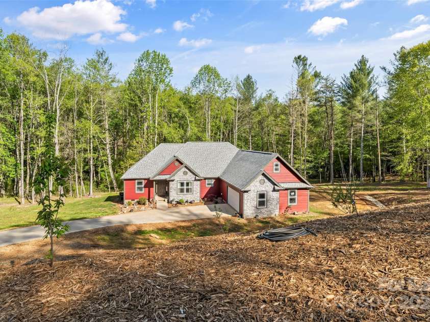 3381 Peninsula Pointe Drive, Valdese, NC 28690.  MLS# CAR4249000, YatesRealty ID 7236. 