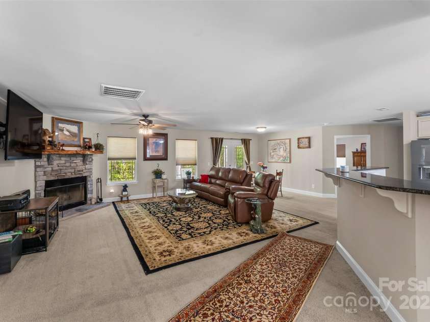 3381 Peninsula Pointe Drive, Valdese, NC 28690.  MLS# CAR4249000, YatesRealty ID 7236. 