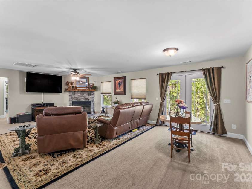 3381 Peninsula Pointe Drive, Valdese, NC 28690.  MLS# CAR4249000, YatesRealty ID 7236. 