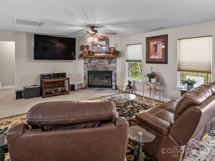 3381 Peninsula Pointe Drive, Valdese, NC 28690.  MLS# CAR4249000, YatesRealty ID 7236. 