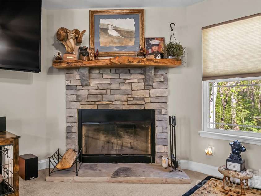 3381 Peninsula Pointe Drive, Valdese, NC 28690.  MLS# CAR4249000, YatesRealty ID 7236. 
