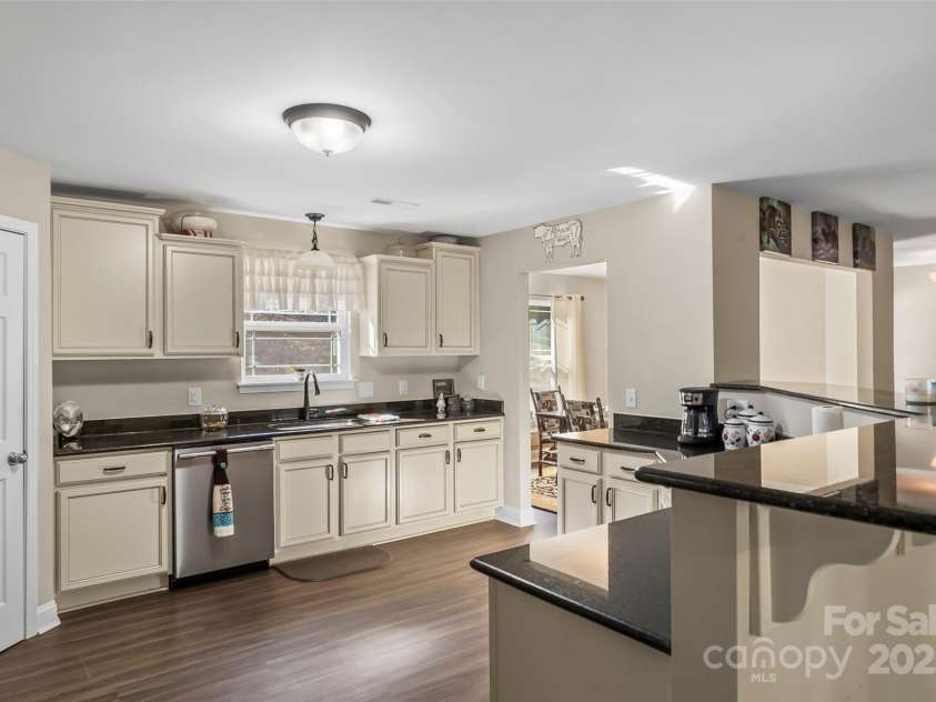 3381 Peninsula Pointe Drive, Valdese, NC 28690.  MLS# CAR4249000, YatesRealty ID 7236. 