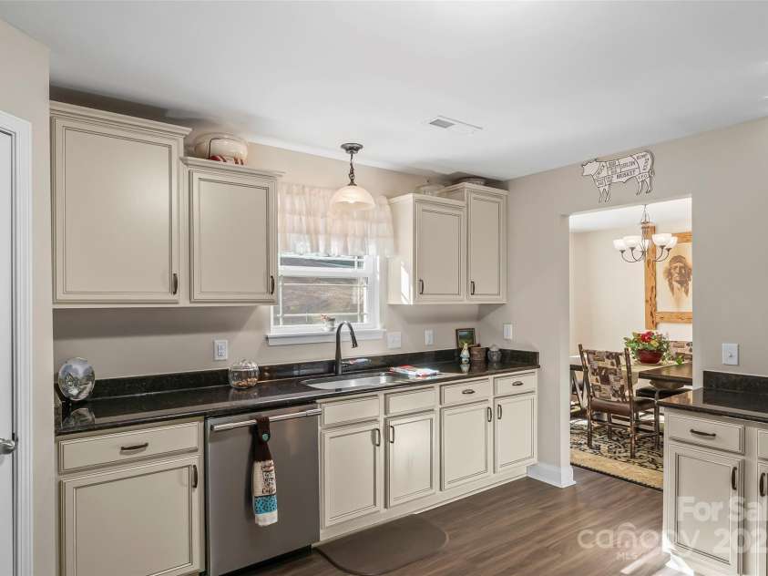 3381 Peninsula Pointe Drive, Valdese, NC 28690.  MLS# CAR4249000, YatesRealty ID 7236. 