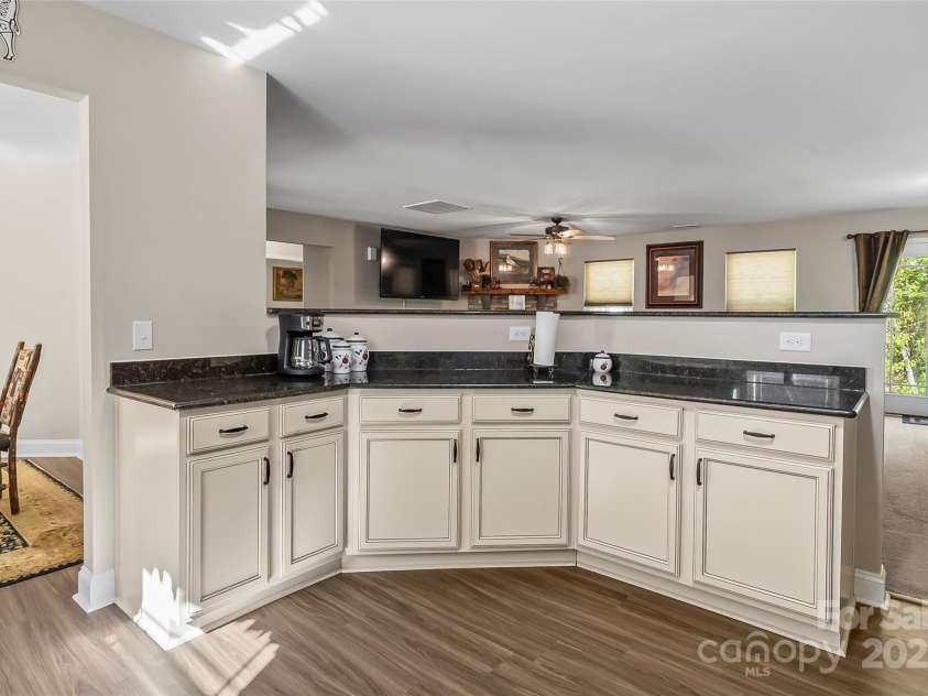 3381 Peninsula Pointe Drive, Valdese, NC 28690.  MLS# CAR4249000, YatesRealty ID 7236. 