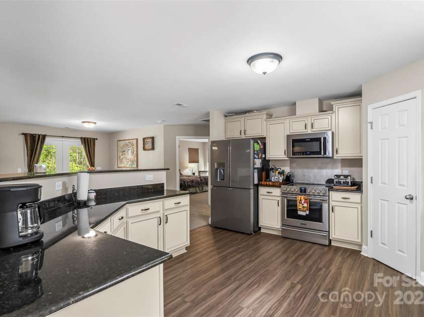 3381 Peninsula Pointe Drive, Valdese, NC 28690.  MLS# CAR4249000, YatesRealty ID 7236. 