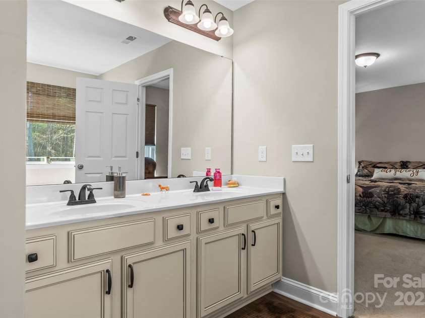 3381 Peninsula Pointe Drive, Valdese, NC 28690.  MLS# CAR4249000, YatesRealty ID 7236. 