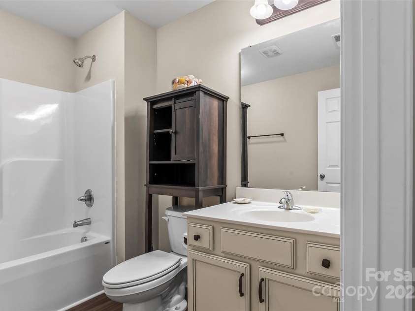 3381 Peninsula Pointe Drive, Valdese, NC 28690.  MLS# CAR4249000, YatesRealty ID 7236. 