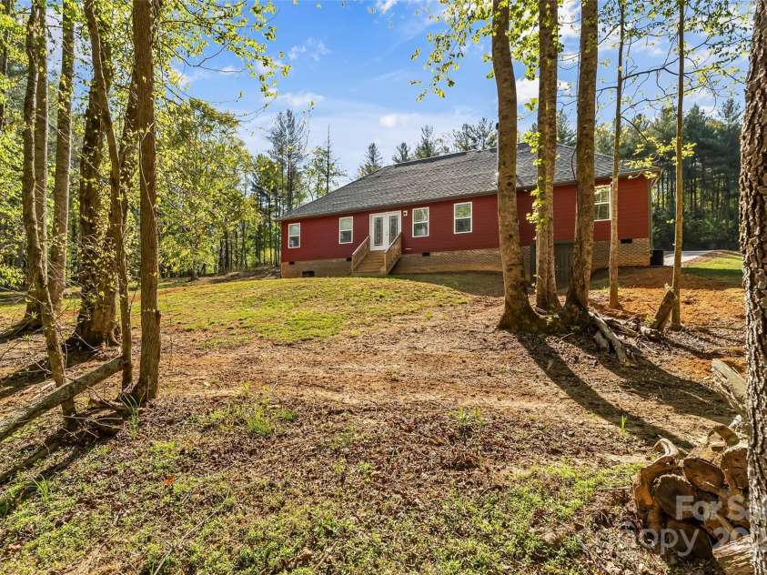 3381 Peninsula Pointe Drive, Valdese, NC 28690.  MLS# CAR4249000, YatesRealty ID 7236. 