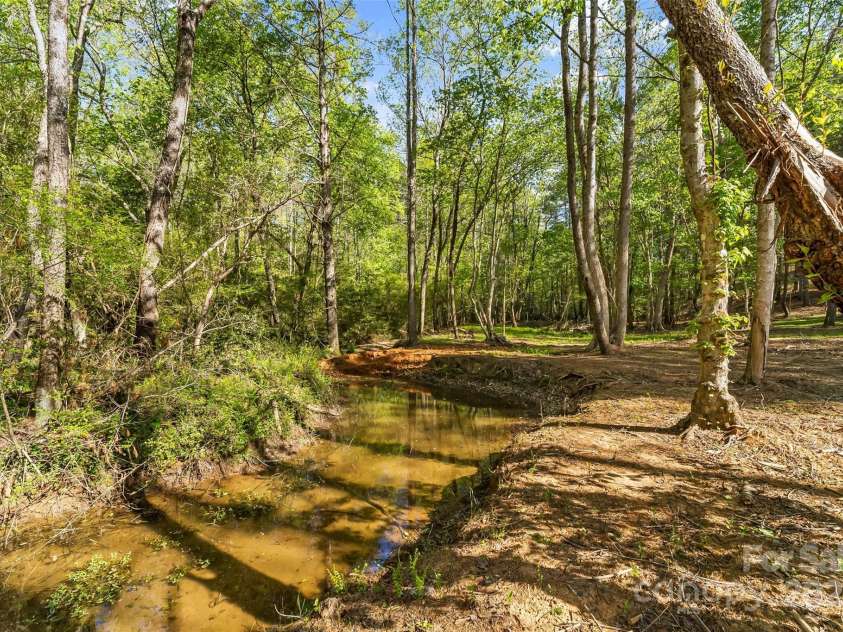 3381 Peninsula Pointe Drive, Valdese, NC 28690.  MLS# CAR4249000, YatesRealty ID 7236. 