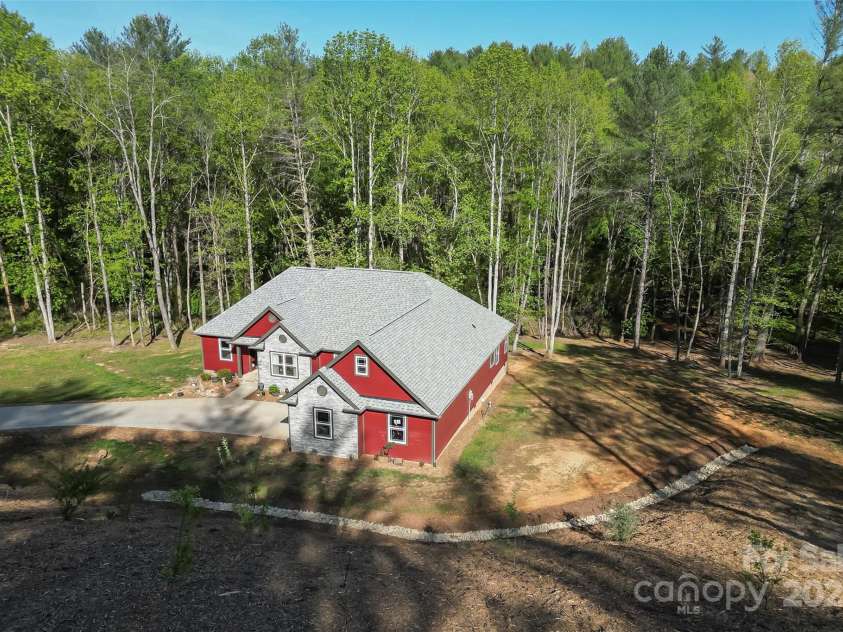 3381 Peninsula Pointe Drive, Valdese, NC 28690.  MLS# CAR4249000, YatesRealty ID 7236. 