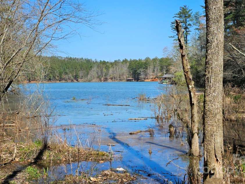 3381 Peninsula Pointe Drive, Valdese, NC 28690.  MLS# CAR4249000, YatesRealty ID 7236. 
