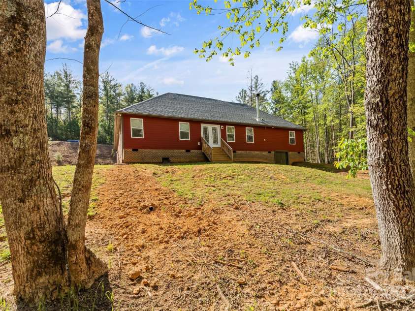 3381 Peninsula Pointe Drive, Valdese, NC 28690.  MLS# CAR4249000, YatesRealty ID 7236. 