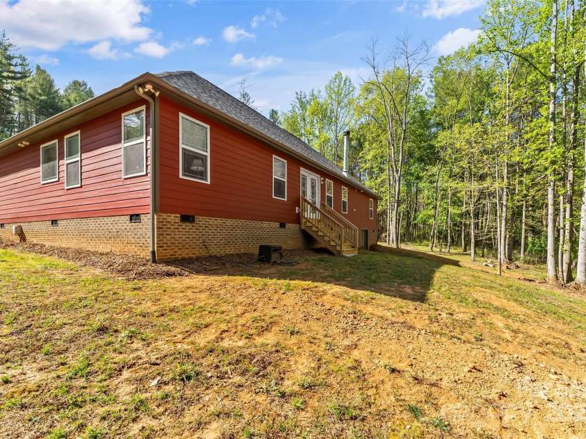3381 Peninsula Pointe Drive, Valdese, NC 28690.  MLS# CAR4249000, YatesRealty ID 7236. 