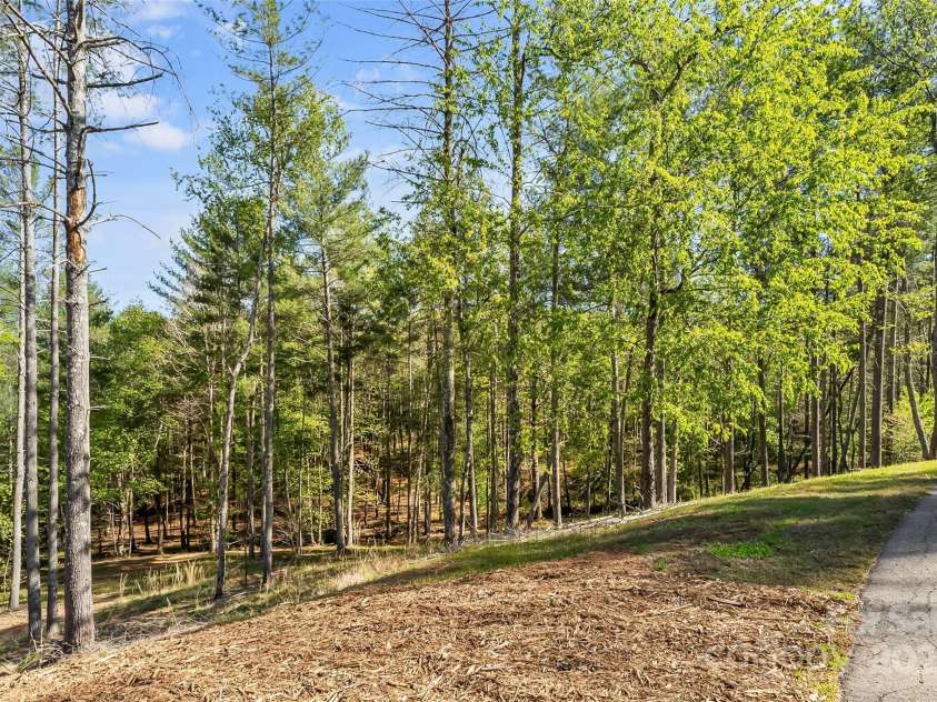 3381 Peninsula Pointe Drive, Valdese, NC 28690.  MLS# CAR4249000, YatesRealty ID 7236. 