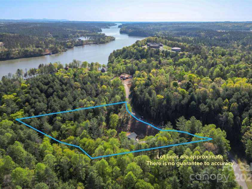 3381 Peninsula Pointe Drive, Valdese, NC 28690.  MLS# CAR4249000, YatesRealty ID 7236. 