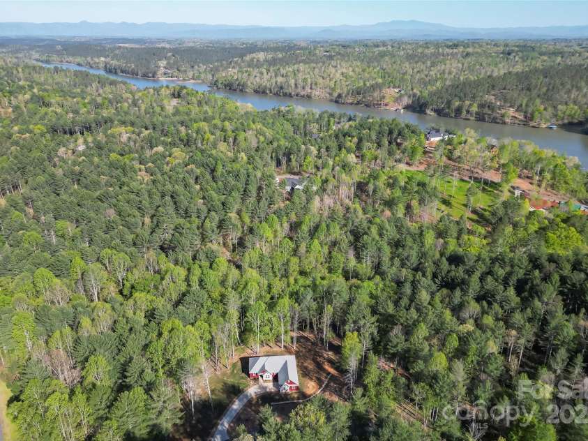 3381 Peninsula Pointe Drive, Valdese, NC 28690.  MLS# CAR4249000, YatesRealty ID 7236. 