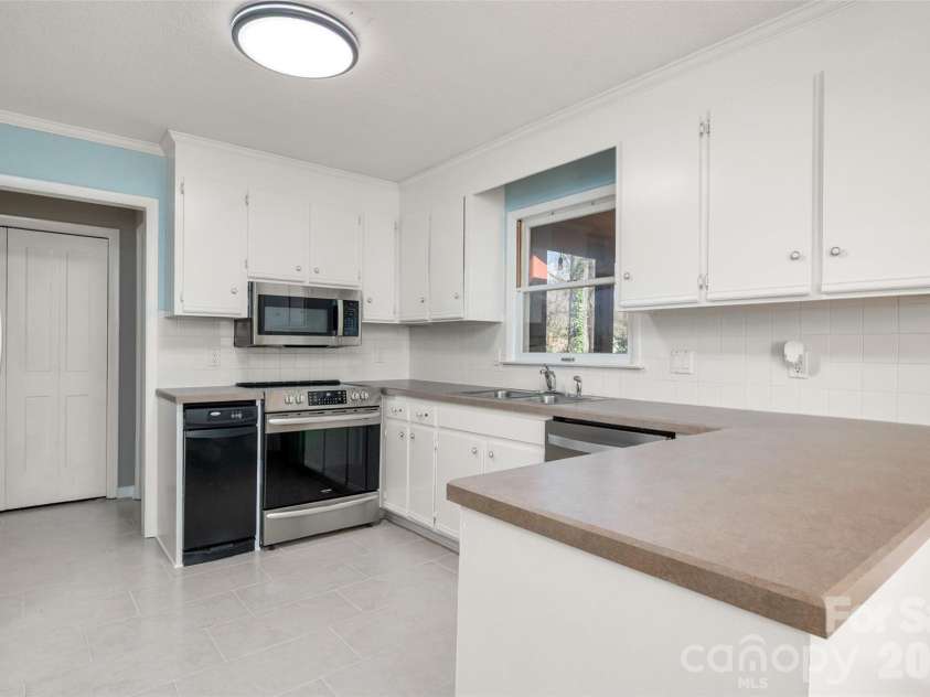 3605 Sulstone Lane, Charlotte, NC 28210.  MLS# CAR4355133, YatesRealty ID 7236. 