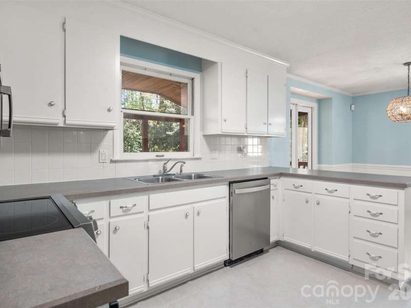 3605 Sulstone Lane, Charlotte, NC 28210.  MLS# CAR4355133, YatesRealty ID 7236. 