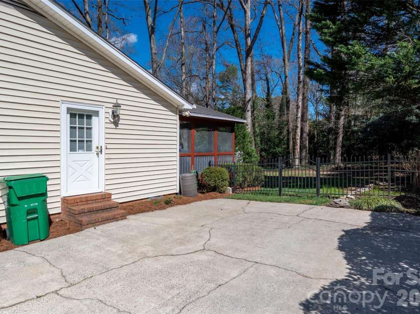 3605 Sulstone Lane, Charlotte, NC 28210.  MLS# CAR4355133, YatesRealty ID 7236. 
