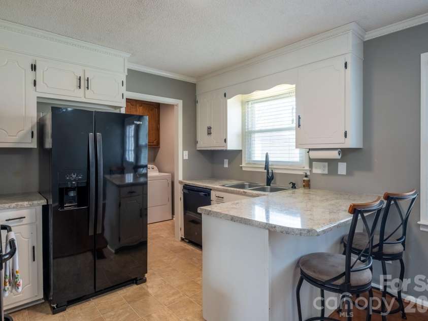 102 Wendover Drive, Lincolnton, NC 28092.  MLS# CAR4352261, YatesRealty ID 7238. 