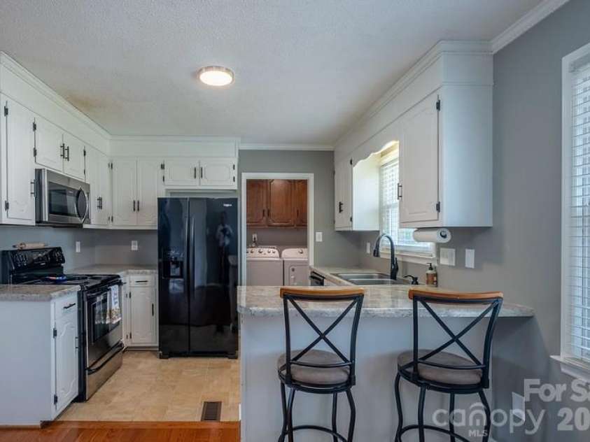 102 Wendover Drive, Lincolnton, NC 28092.  MLS# CAR4352261, YatesRealty ID 7238. 