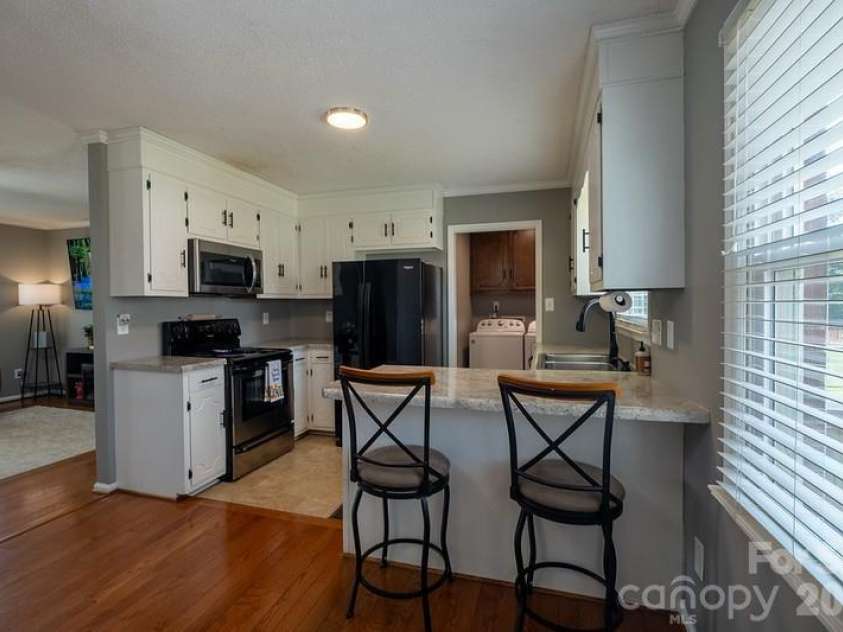102 Wendover Drive, Lincolnton, NC 28092.  MLS# CAR4352261, YatesRealty ID 7238. 
