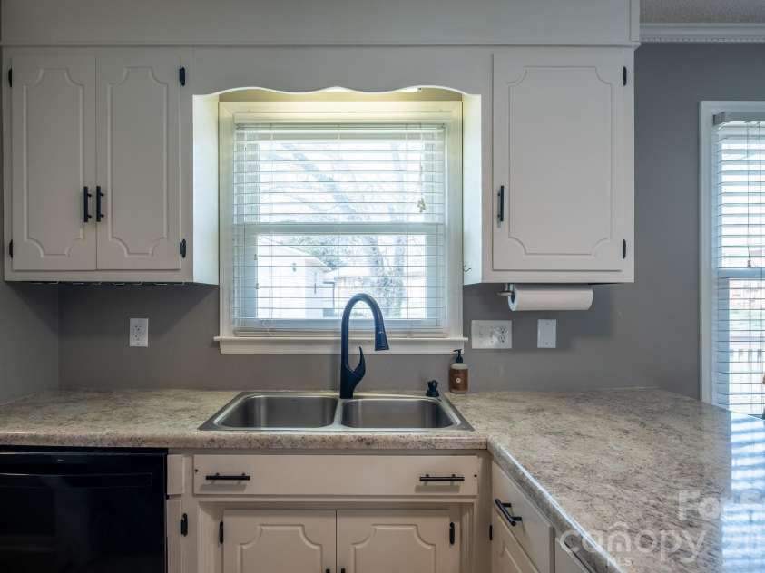 102 Wendover Drive, Lincolnton, NC 28092.  MLS# CAR4352261, YatesRealty ID 7238. 